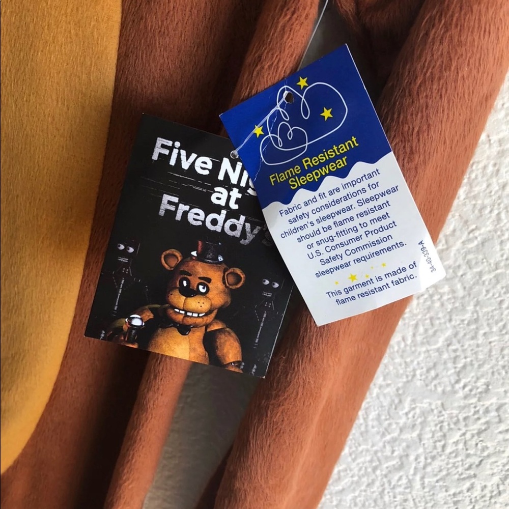 Five nights at Freddy’s Large sleepwear.
